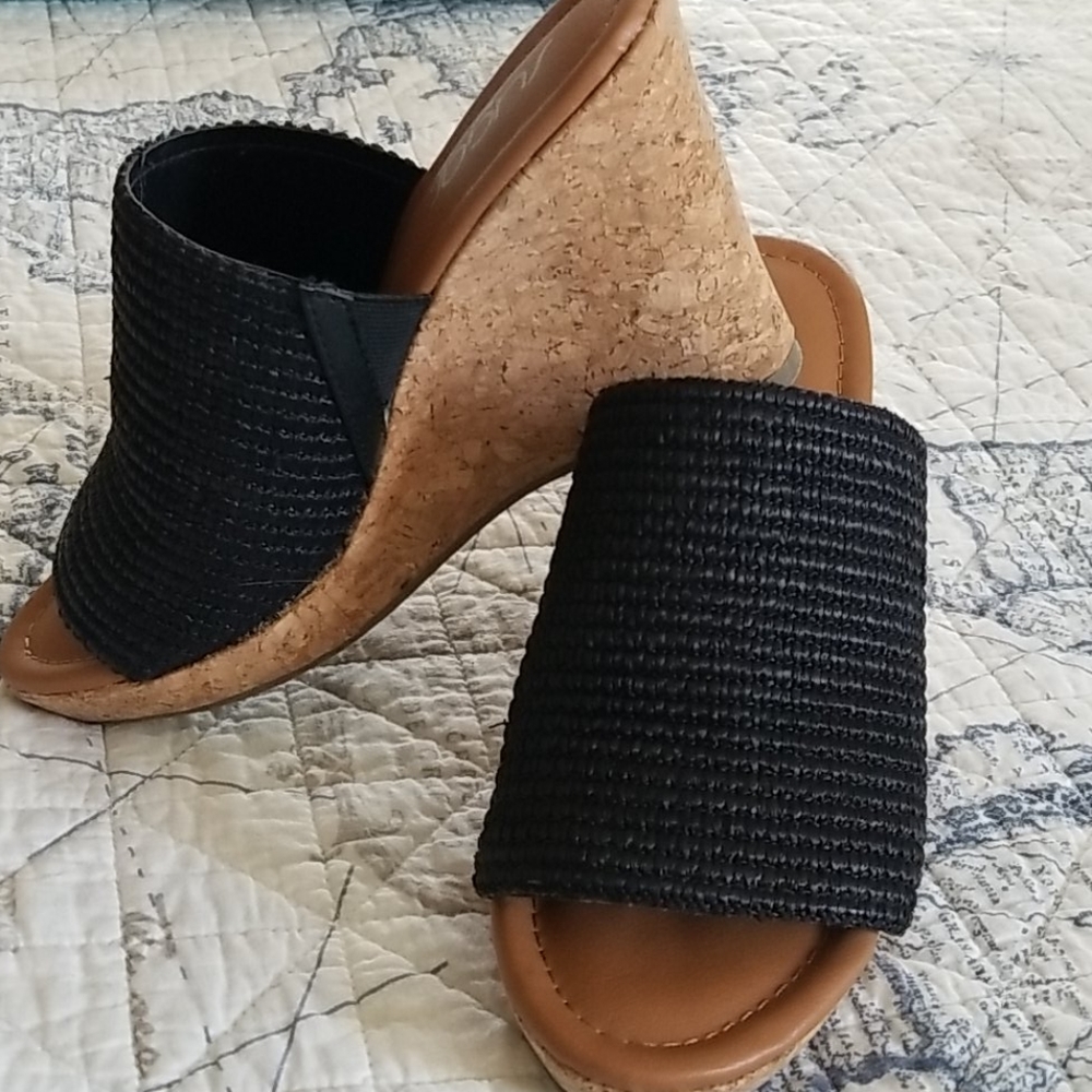 Platform sandals..Add me to a bundle for the perfect outfit 🤗